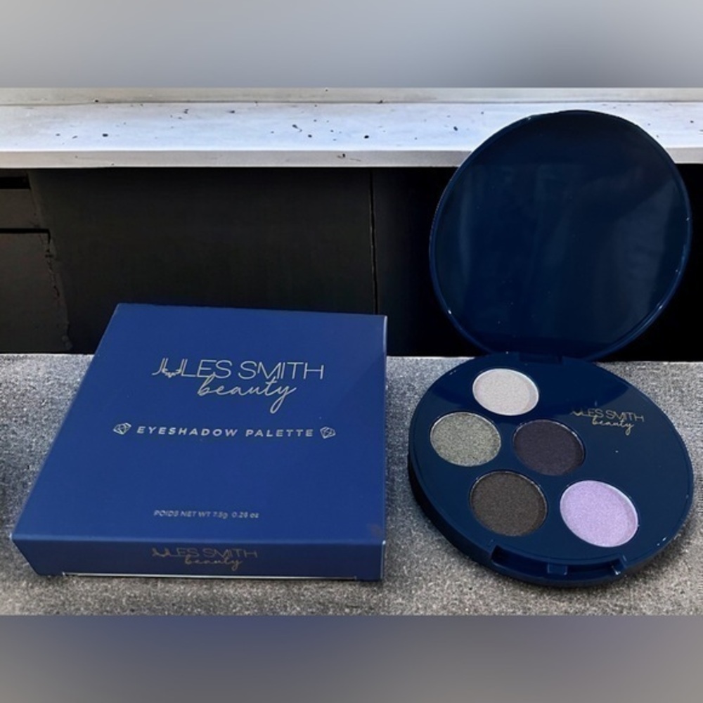 🆕✨Jules Smith Beauty Dazzling Eyeshadow Palette